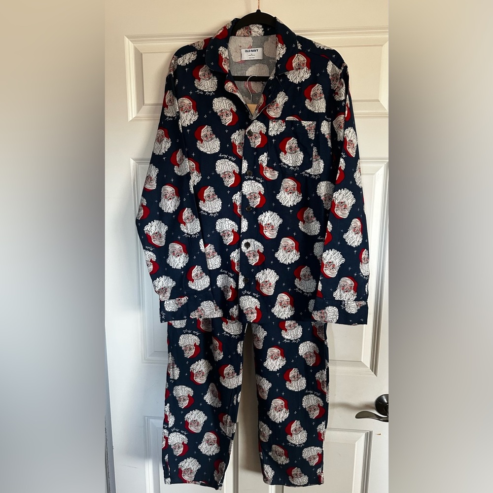 Old Navy Flannel Santa Clause Pajama Set With Pockets. Unisex Size M.